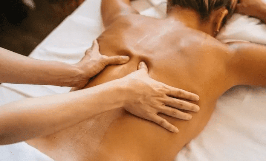 Klasická masáž chrbta: Ako sa zbaviť bolesti a napätia