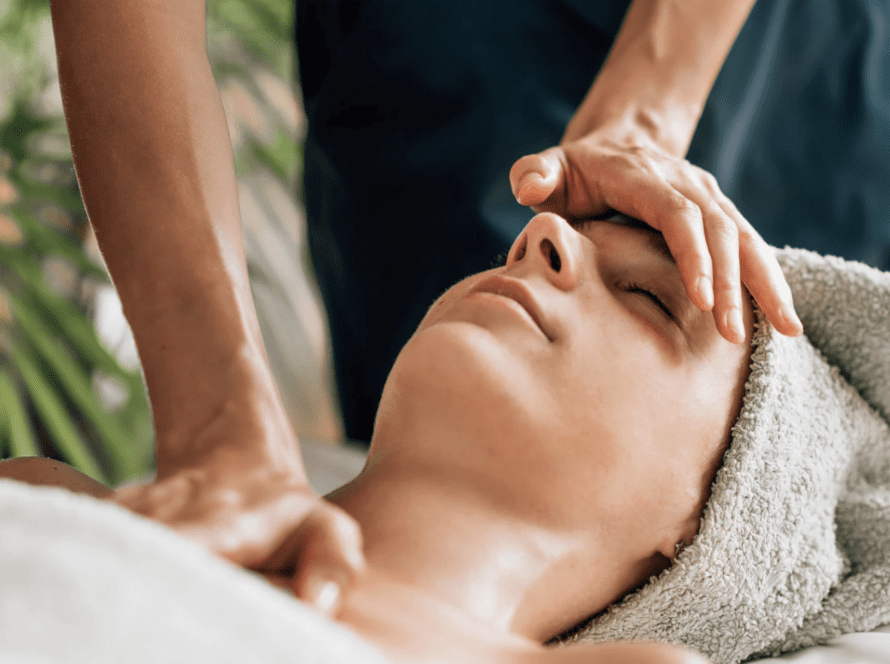 Valueras - Ajurvédska masáž: Čo to je, účinky a pre koho je vhodná